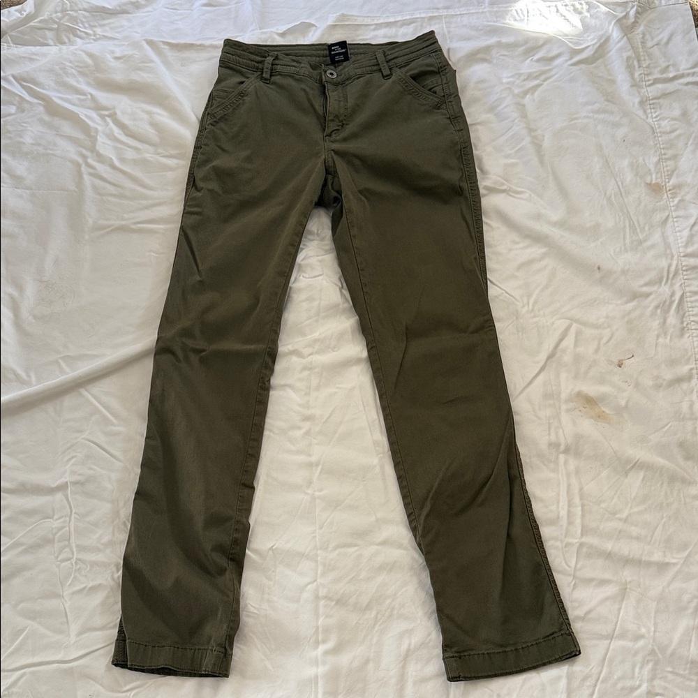 Women’s Kuhl Kontour Straight Leg pant, color = Olive
